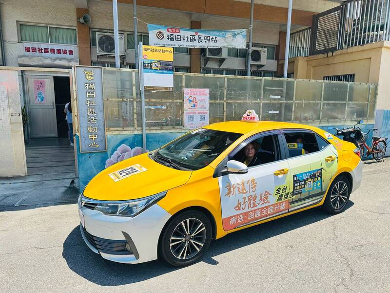 台中宣導「黃24路麗水田中線」 龍井長輩試乘小黃公車