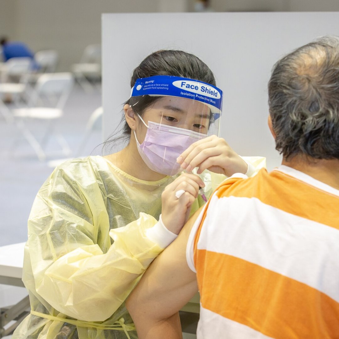 打完疫苗手痠發燒怎麼辦 冰敷別揉抓