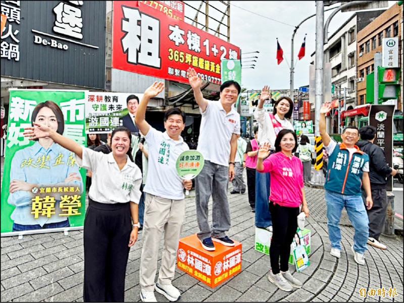 林國漳站路口拜票 綠營青年志工相挺