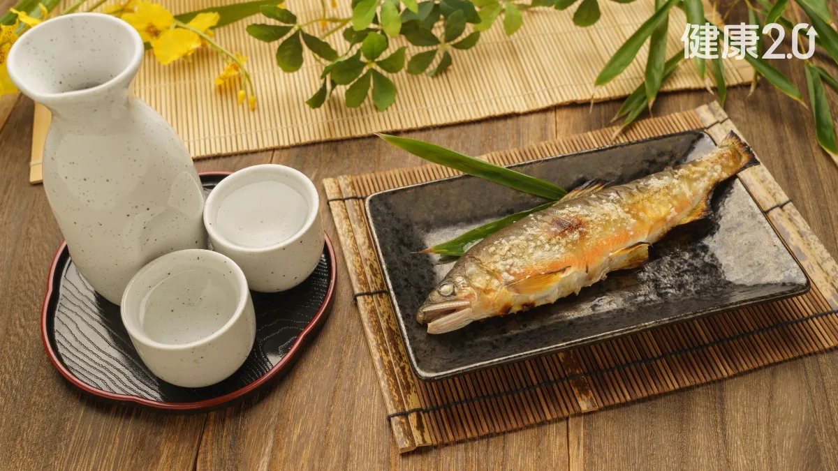 挑好食材香魚「長這樣」能吃嗎？魚身凹陷、白點或孔洞有食安危險嗎？專家教3招挑魚