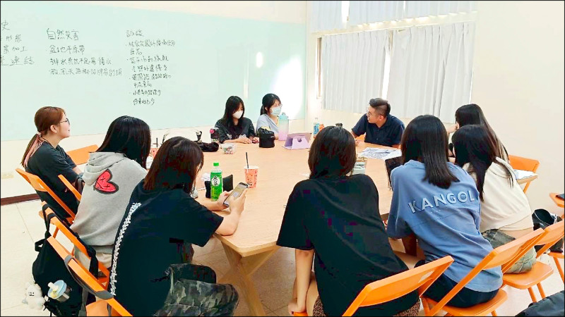 產業界看鬆綁：提升教學環境 讓業師願意來 還能留下來