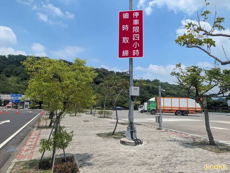 國道休息站停車逾4小時接罰單 高公局：嚴重還會拖吊移置