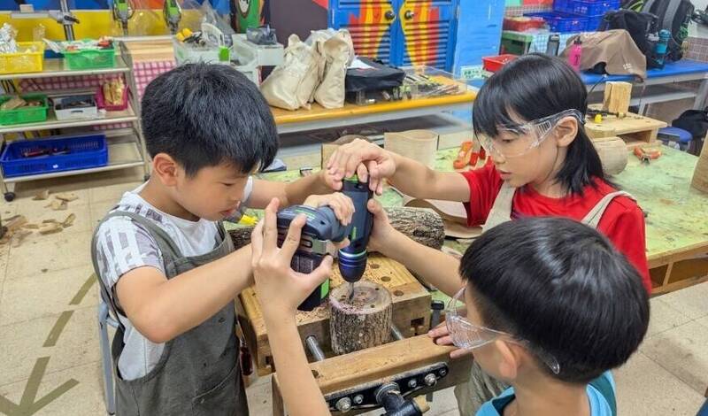 北科大攜手政大實小打造城市蜂巢  已有獨居蜂築巢行為