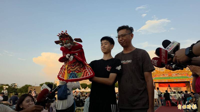 鍘美藝術節首場《包公斬駙馬》開演前   古都木偶戲劇團長即興演出
