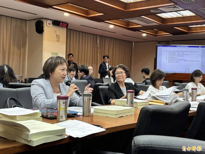 范雲批羅廷瑋創教文委員會惡例 駁葉元之扭曲發言籲勿煽動仇師