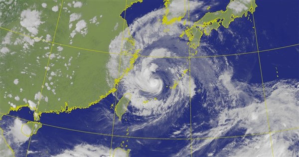 颱風白海豚逼近  氣象署：本島發陸警機率低