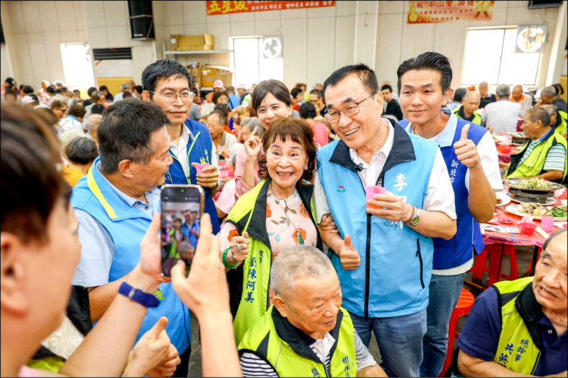 蘇巧慧：照顧各世代父親 李四川：運動中心辦臨托