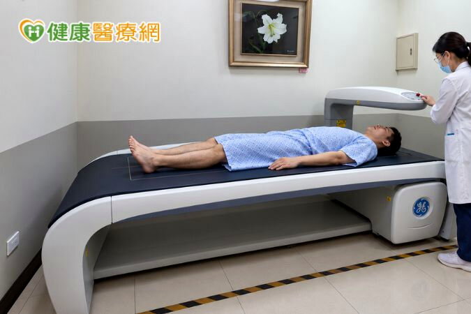 骨密度T值未達-2.5就沒事？醫：一次脆弱性骨折就是警訊
