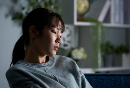 眼睛乾到刺痛、嘴巴乾到難吞嚥？小心乾燥症，不只影響眼口 - 常春月刊