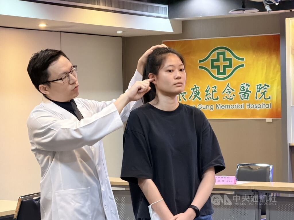 烤肉咬到太硬食物　19歲女顳顎關節移位張口就痛