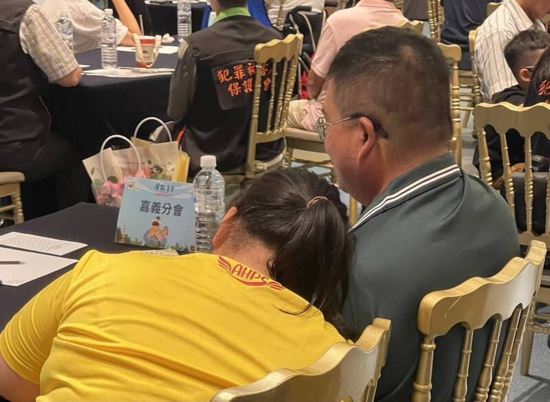 6歲目睹爸媽命案!伯父扛起父職35年 姪兒罹罕病臥床不離不棄