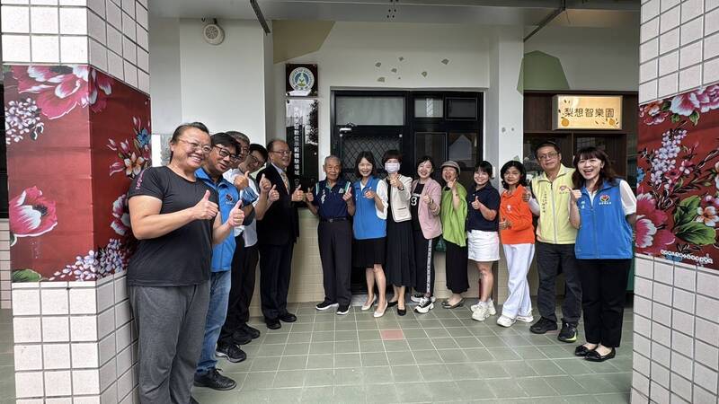 偏鄉樂齡數位學習 三灣國小「梨想智樂園」揭牌