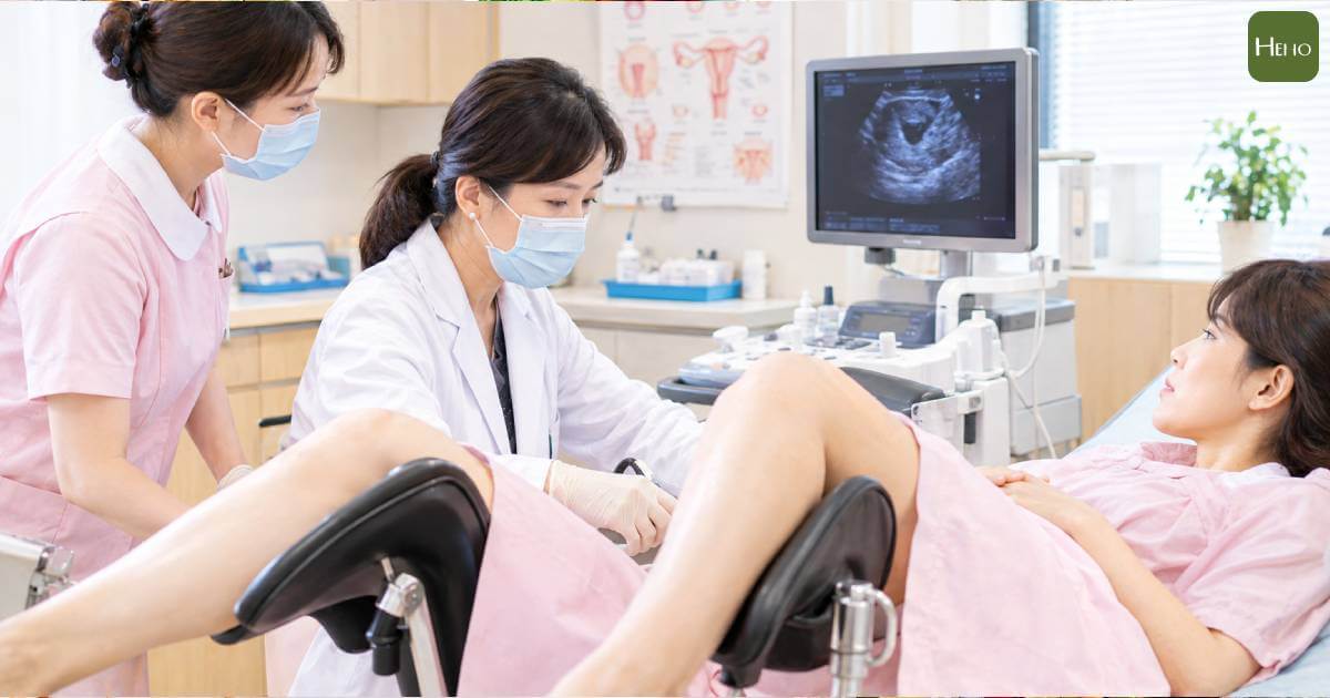 少量出血無妨？子宮頸抹片就夠？停經後才會得？醫師解析子宮內膜癌 3 迷思