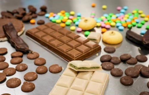 可可漲價加速原料轉型！義大利新創用角豆打造高纖、無添加糖「無可可巧克力」