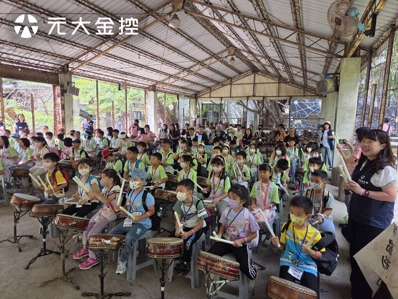 「元大幸福日」送出萬份禮包 陪偏鄉學童看見更大世界