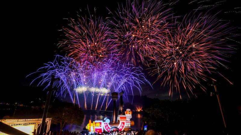 竹市青草湖10月秋焰祭接力登場 6場湖畔煙火秀加水舞光影