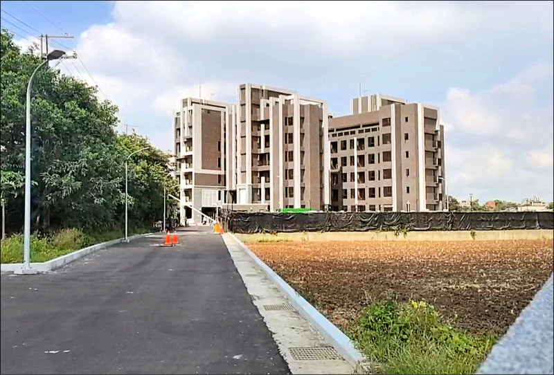 農地作停車場 萬美玲家族爆建案違規