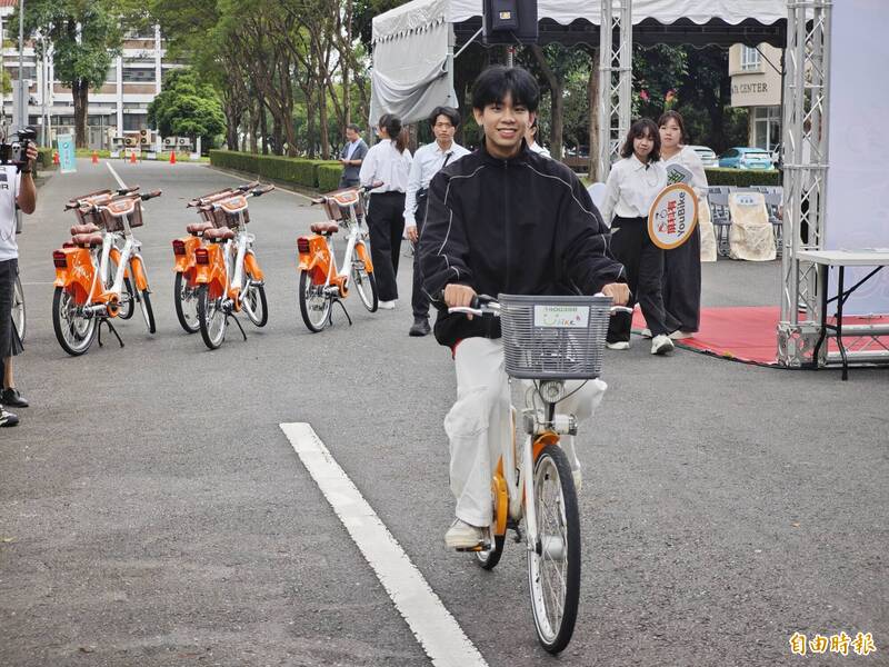 微笑單車進駐校園2-2》微笑單車進駐山坡地形起伏大校園 適用性熱議