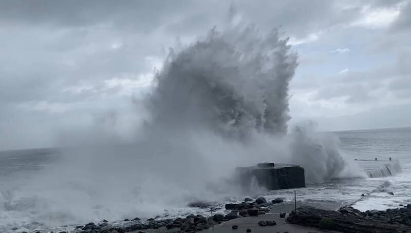 颱風逼近沿海防危險巨浪！氣象署對3縣市發布災防告警