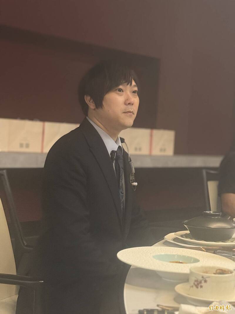 五月天阿信現身新竹？餐酒館店長開唱爆紅 10萬人搶看
