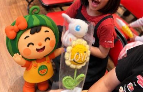 她曾懷疑自己畫得不夠好，這次卻收到老師的恭喜