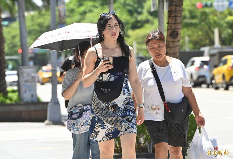 熱！13縣市飆高溫 氣象署：非必要別出門