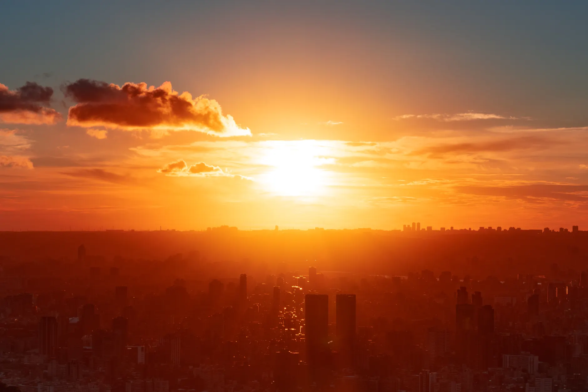 高溫戶外「用錯手持風扇」反而更容易中暑！氣象學家揭改善對策