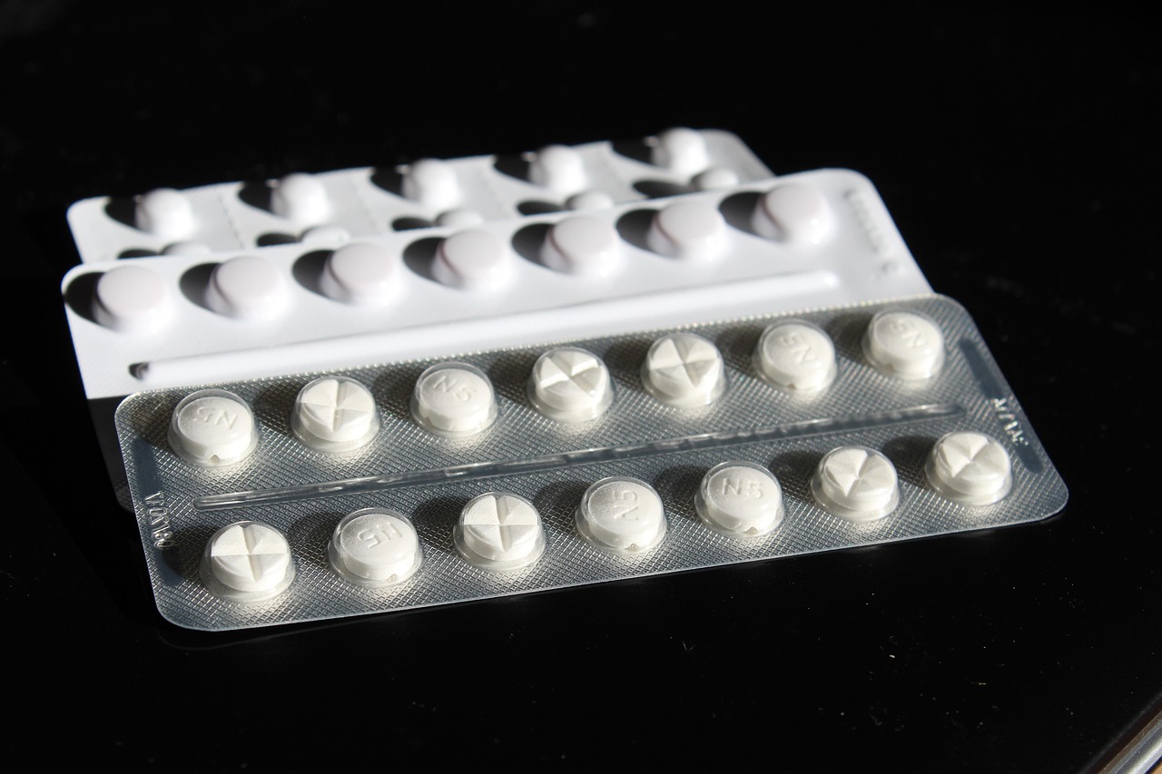 慢性病長輩抱怨頭暈？小心多重用藥風險！老人醫學科醫師：常見的4種多重用藥，嚴重可能致命