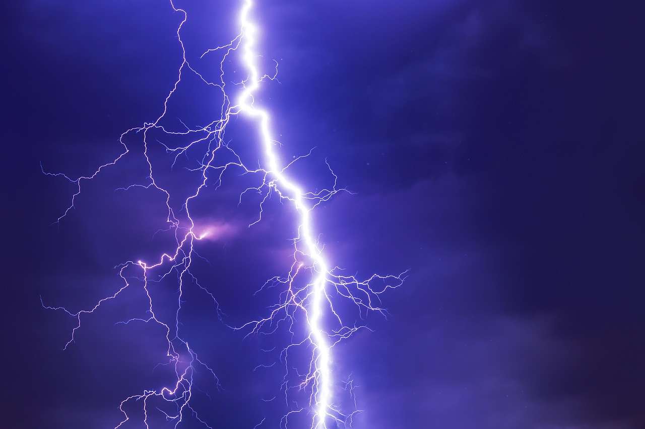 週四南部溼答答!中部以北午後防雷雨