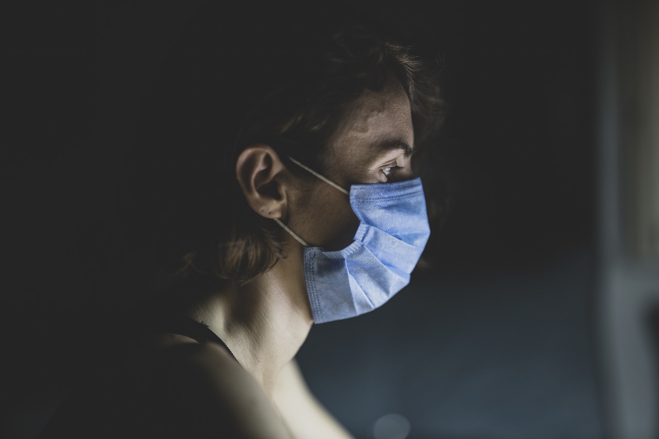 喝感冒糖漿會「飄飄欲仙」？不只安眠藥，醫師點名3類常見藥物：愈吃愈多、停藥也有風險