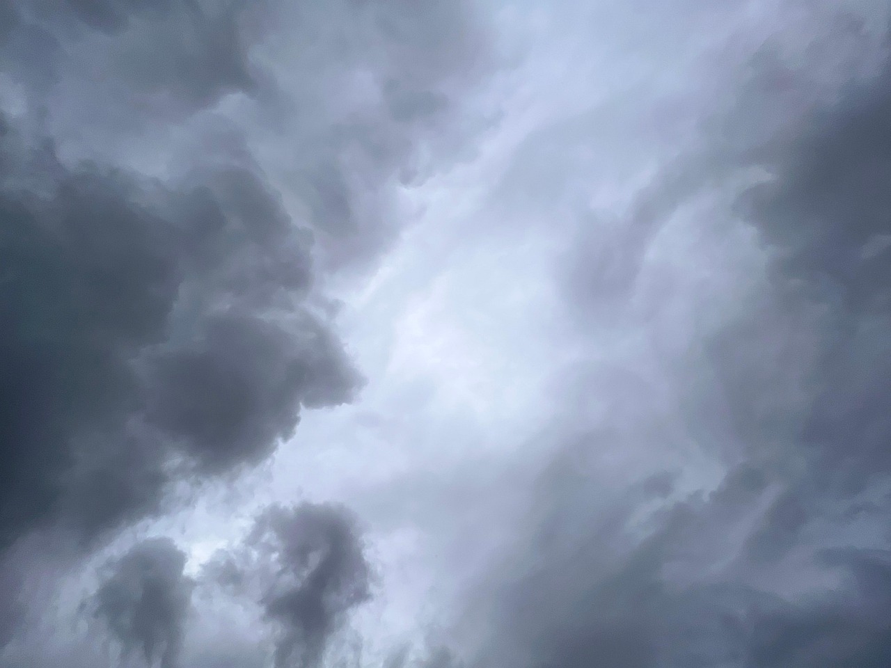 中部以南注意!雲系北移+午後對流 9縣市大雨特報